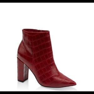 Side zip pointed toe block heeled booties